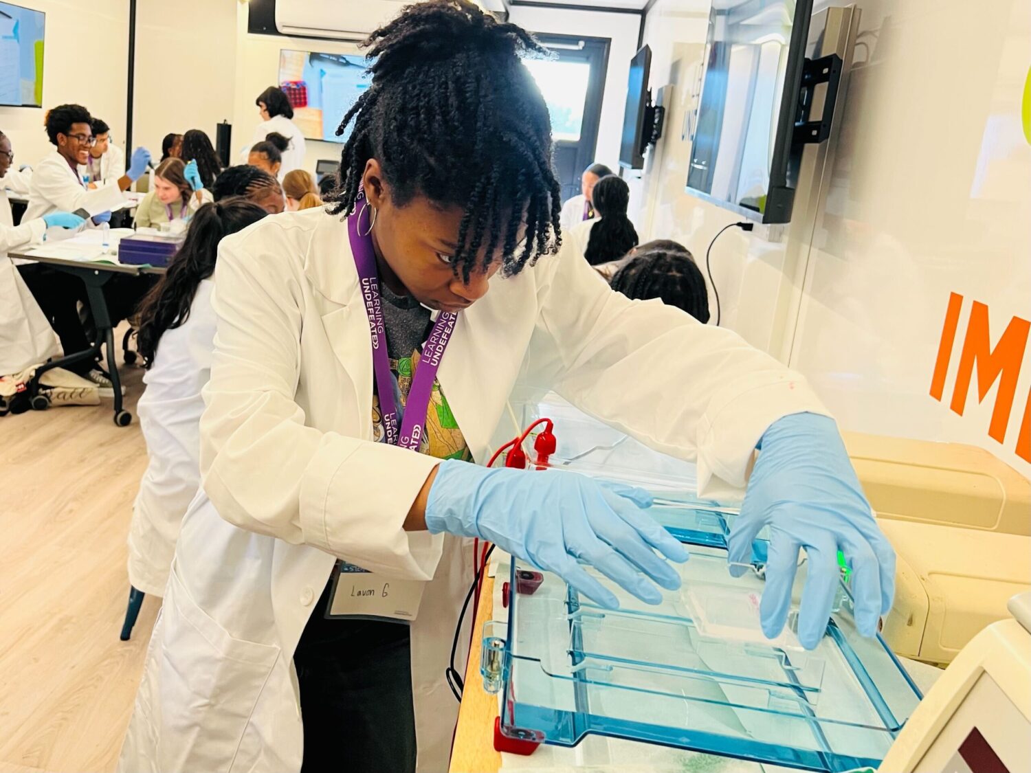 emerging leaders in stem in the lab using gel electrophoresis