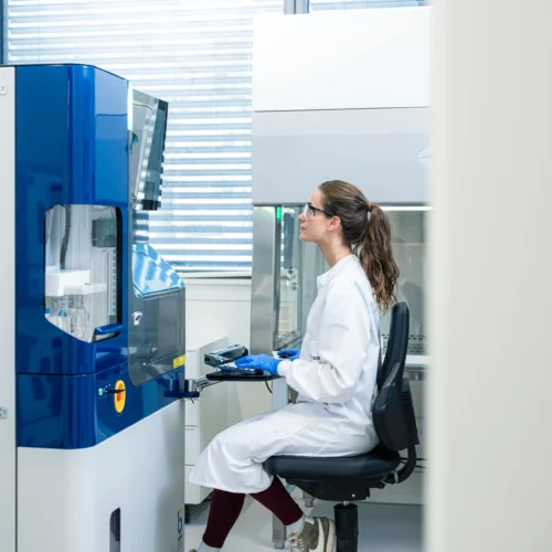 Woman sitting at a desk working in the field of Synthetic Biology
